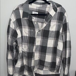 Men’s American Eagle Black & White Plaid Button-Up Shirt